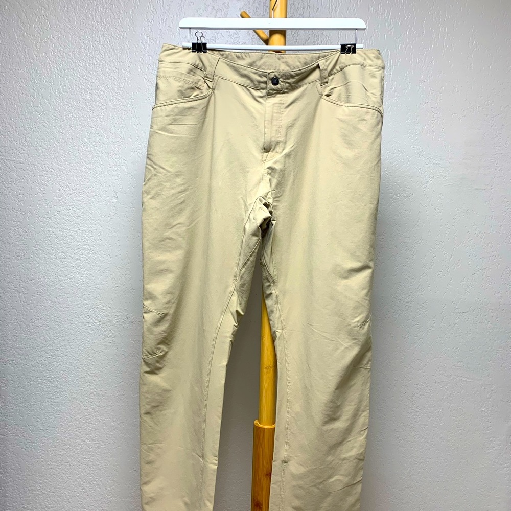 Size 40 Men’s The North Face pants